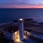 Seafront With Shared Pool Apartman *