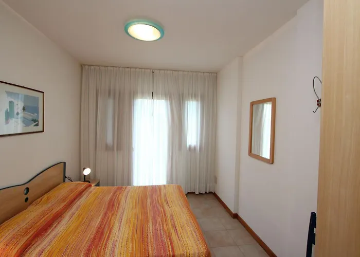 Seafront With Shared Pool Apartment *