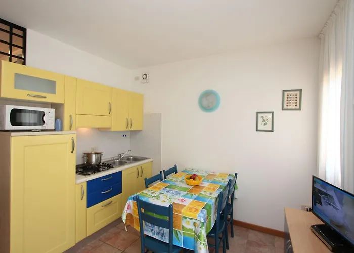 Appartamento Seafront With Shared Pool