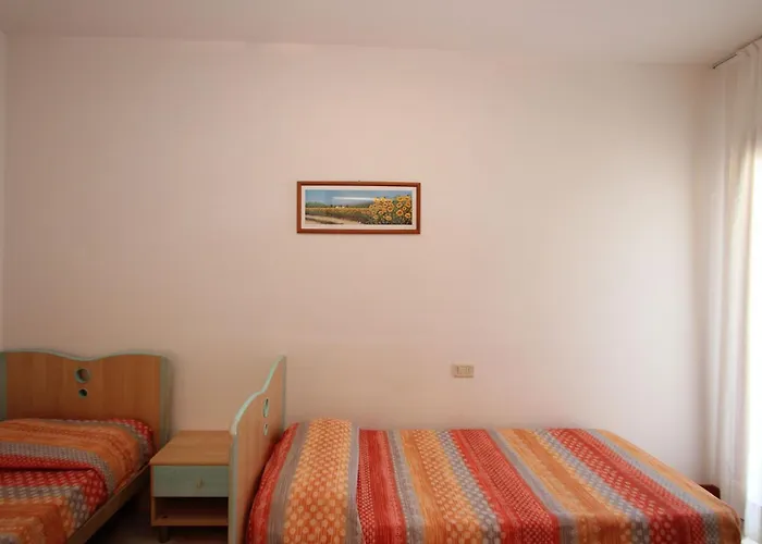 Seafront With Shared Pool Appartamento