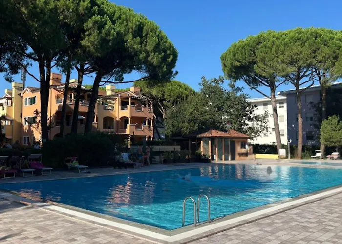 Seafront With Shared Pool Apartment *