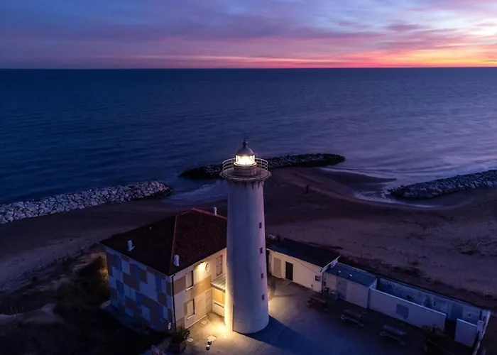 Seafront With Shared Pool Apartment *